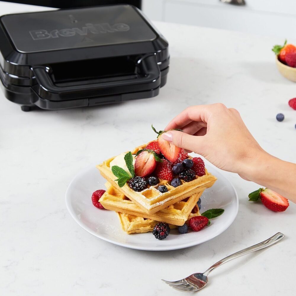 Breville 3-in-1 Ultimate Snack Maker | Deep Fill Toastie Maker, Waffle Maker & Panini Press | Removable Non-Stick Plates | Black & Stainless Steel [VST098] | UK Plug - Image 7